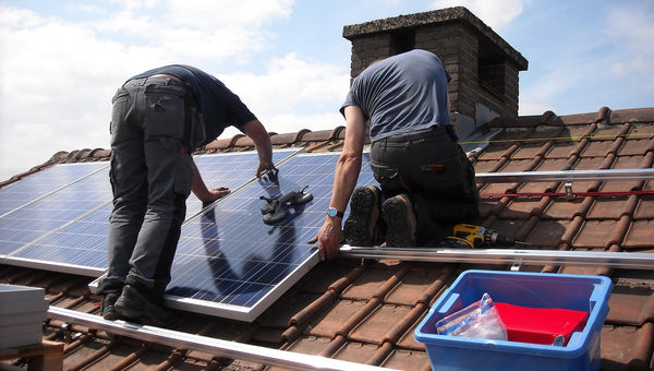 Off-Grid Solar System Installation: DIY vs. Professional Services